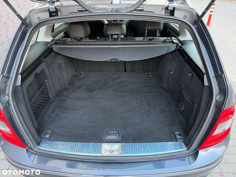 Mercedes-Benz Klasa C 250 CGI Automatik BlueEFFICIENCY Avantgarde - 34
