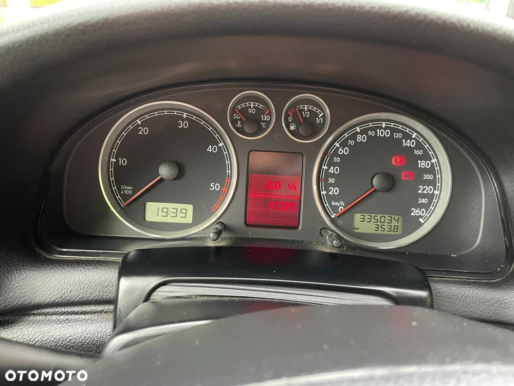 Volkswagen Passat 1.9 TDI Comfortline - 10