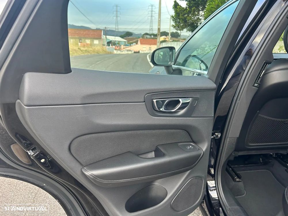 Volvo XC 60 2.0 T8 PHEV R-Design AWD - 13