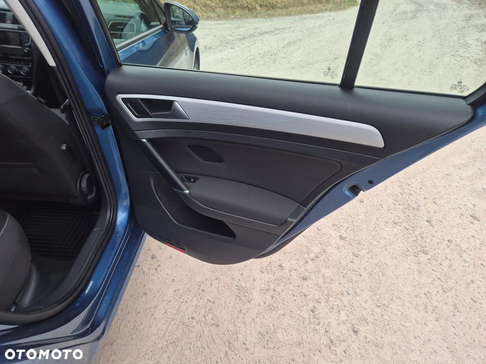 Volkswagen Golf - 37