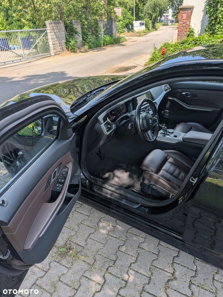 BMW Seria 3 330e M Sport - 12