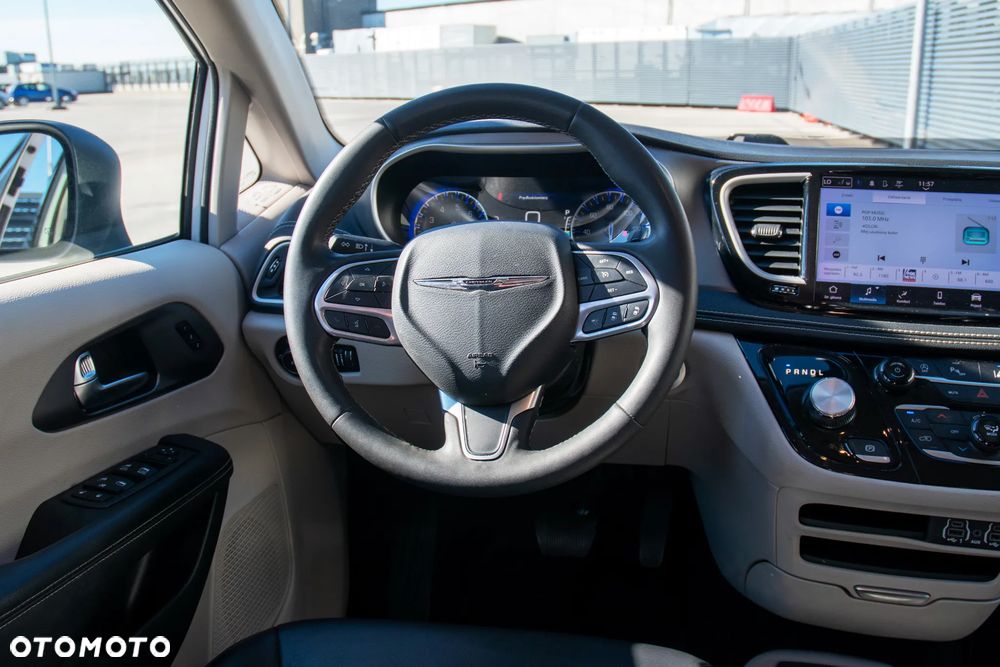 Chrysler Pacifica - 16