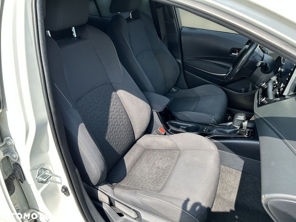 Toyota Corolla 1.8 Hybrid Comfort - 17