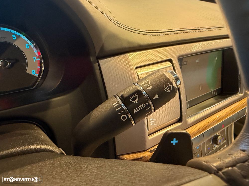 Jaguar XF 4.2 V8 Premium Luxury - 40