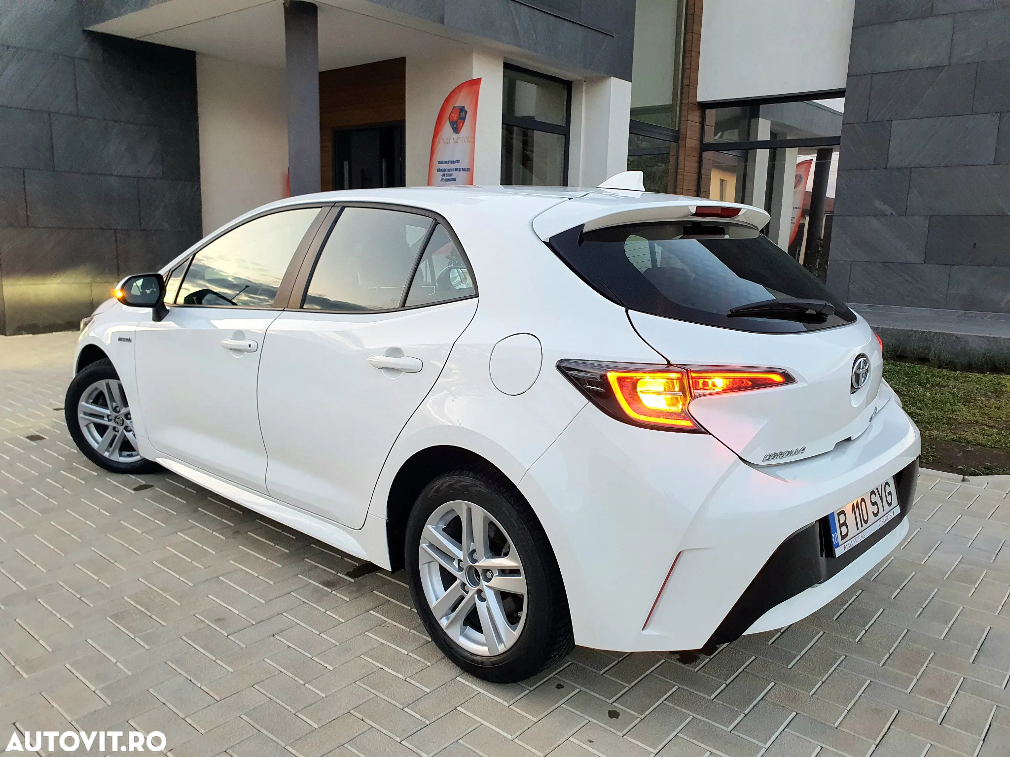Toyota Corolla 1.8 HSD Dynamic - 9
