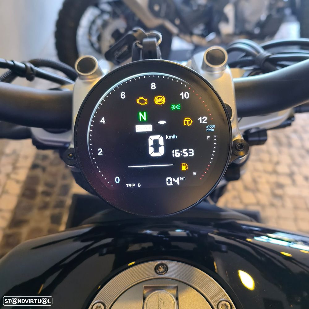 Benelli Leoncino Bobber 400 - 6