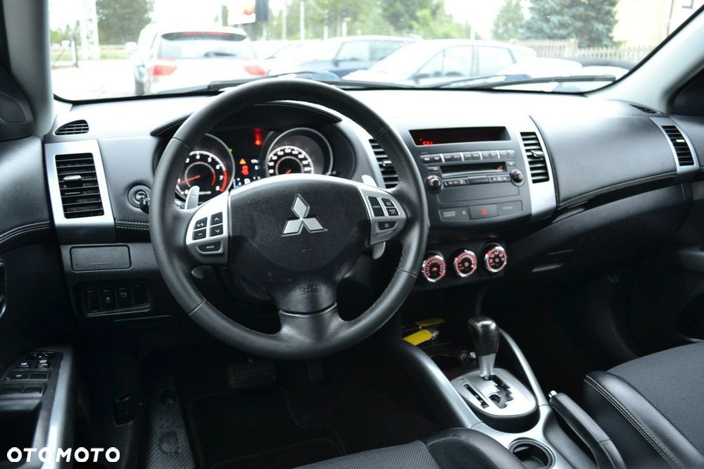 Mitsubishi Outlander 2.0 Intense 2WD CVT - 9