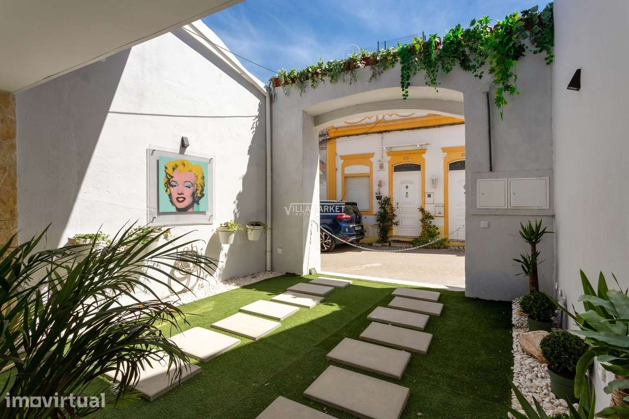 Prédio de tipo Loft de tipologia T1 com terraço e estacionamento situa - Grande imagem: 2/26