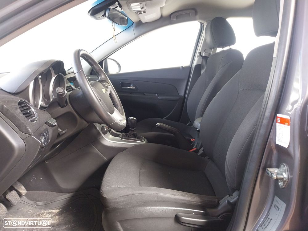 Chevrolet Cruze 1.7 VCDi LT - 9