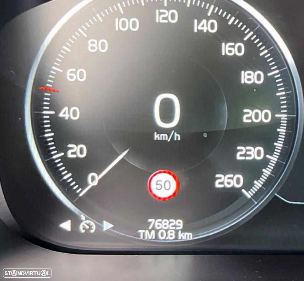 Volvo XC 60 2.0 T8 PHEV Momentum Plus AWD - 11