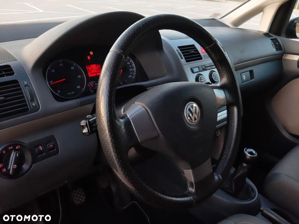 Volkswagen Touran 2.0 TDI DPF Highline - 20