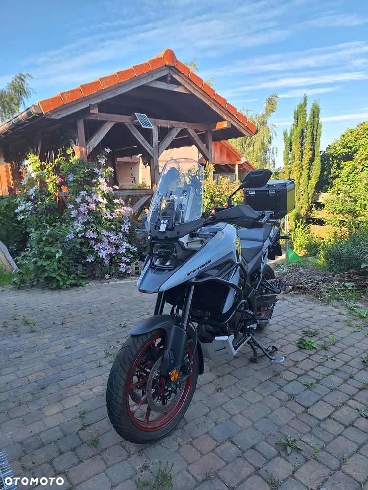 Suzuki V-STROM - 1