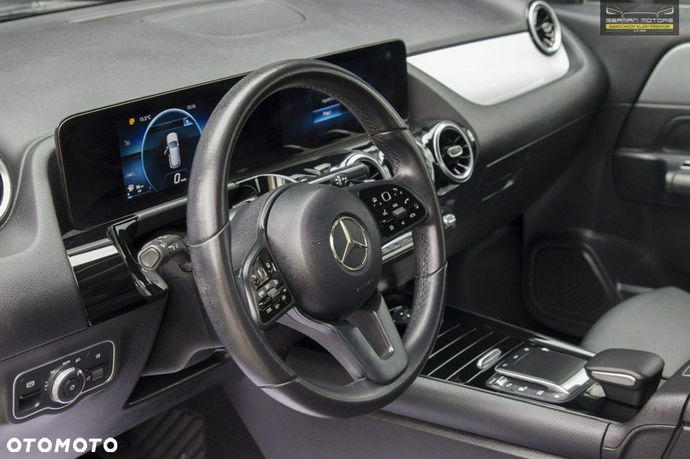 Mercedes-Benz GLA - 21