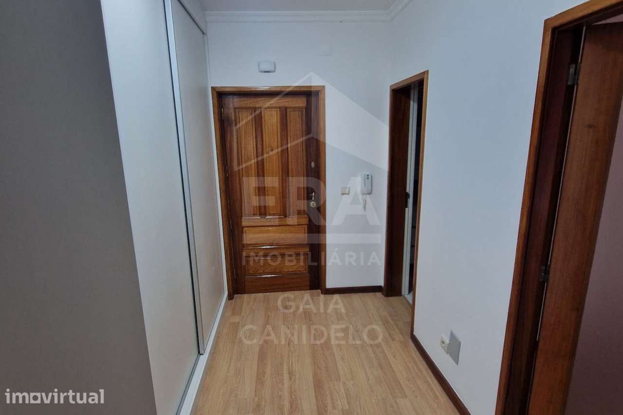 Fabuloso T2 Renovado com 100m2 - Grande imagem: 5/10