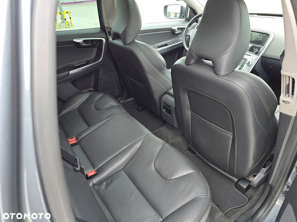 Volvo XC 60 D5 AWD Momentum - 31