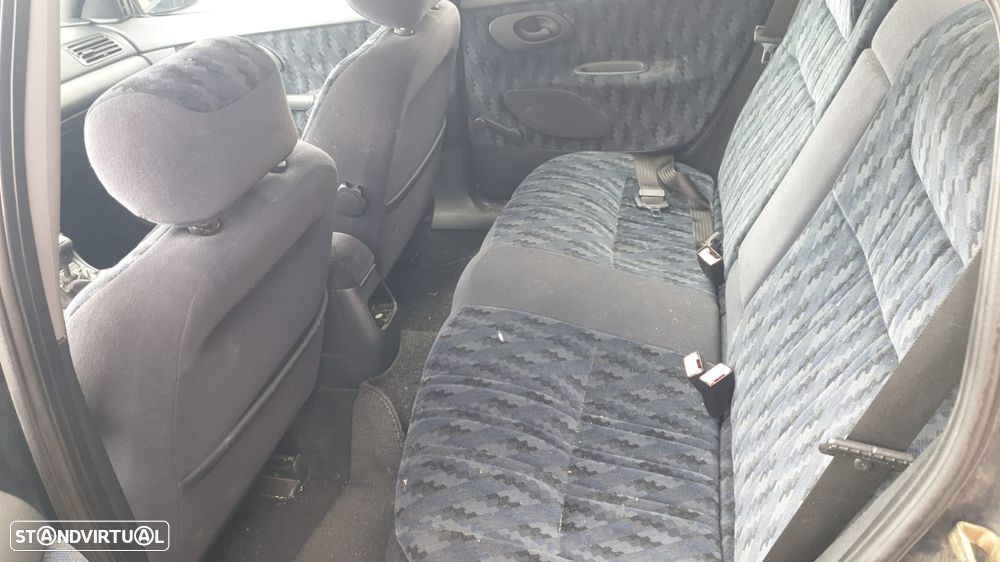 Ford Mondeo 1.6i 16V Ghia - 7