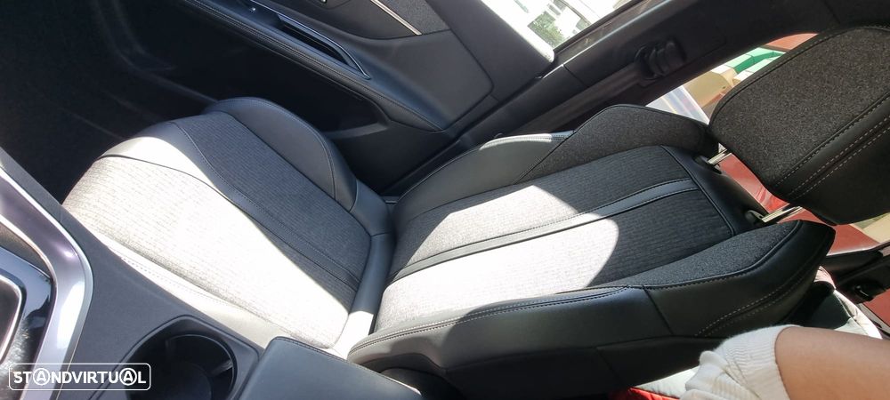 Peugeot 5008 1.5 BlueHDi GT Line EAT8 - 4