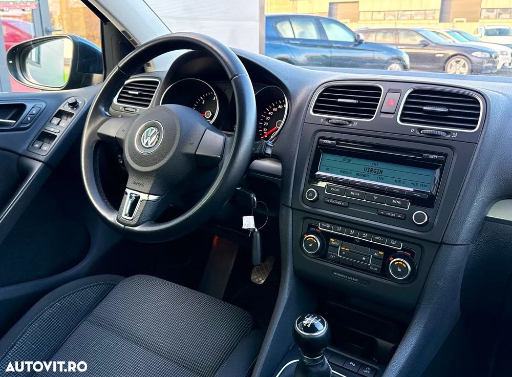 Volkswagen Golf 1.6 TDI DPF BlueMotion - 8