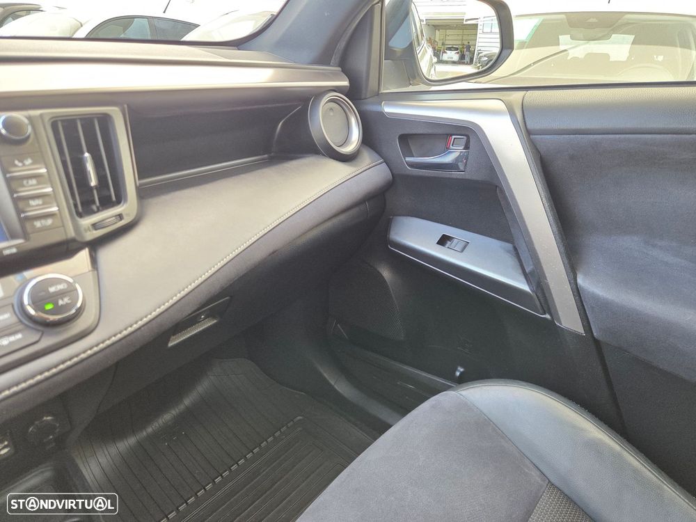 Toyota RAV4 2.0 D-4D Comfort - 25