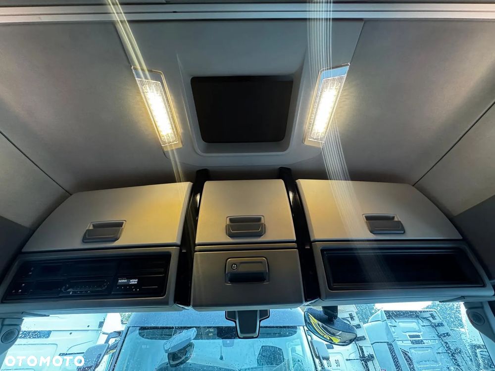 Renault T480 High Cab - 11