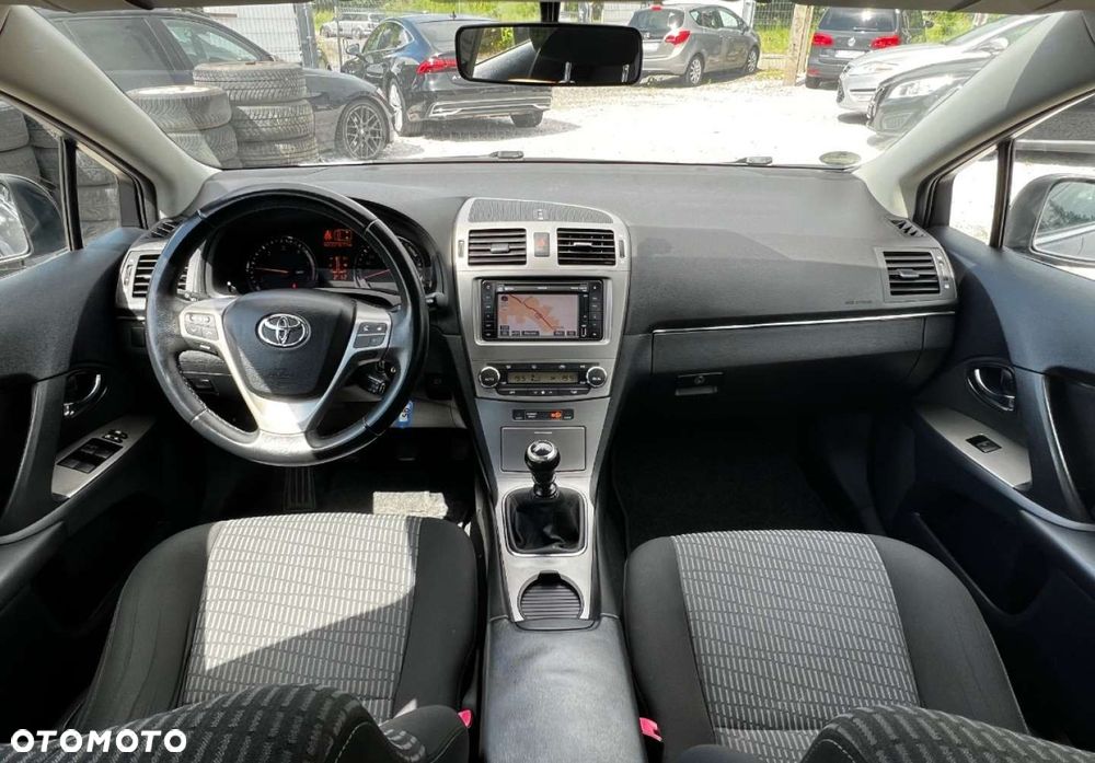 Toyota Avensis - 8