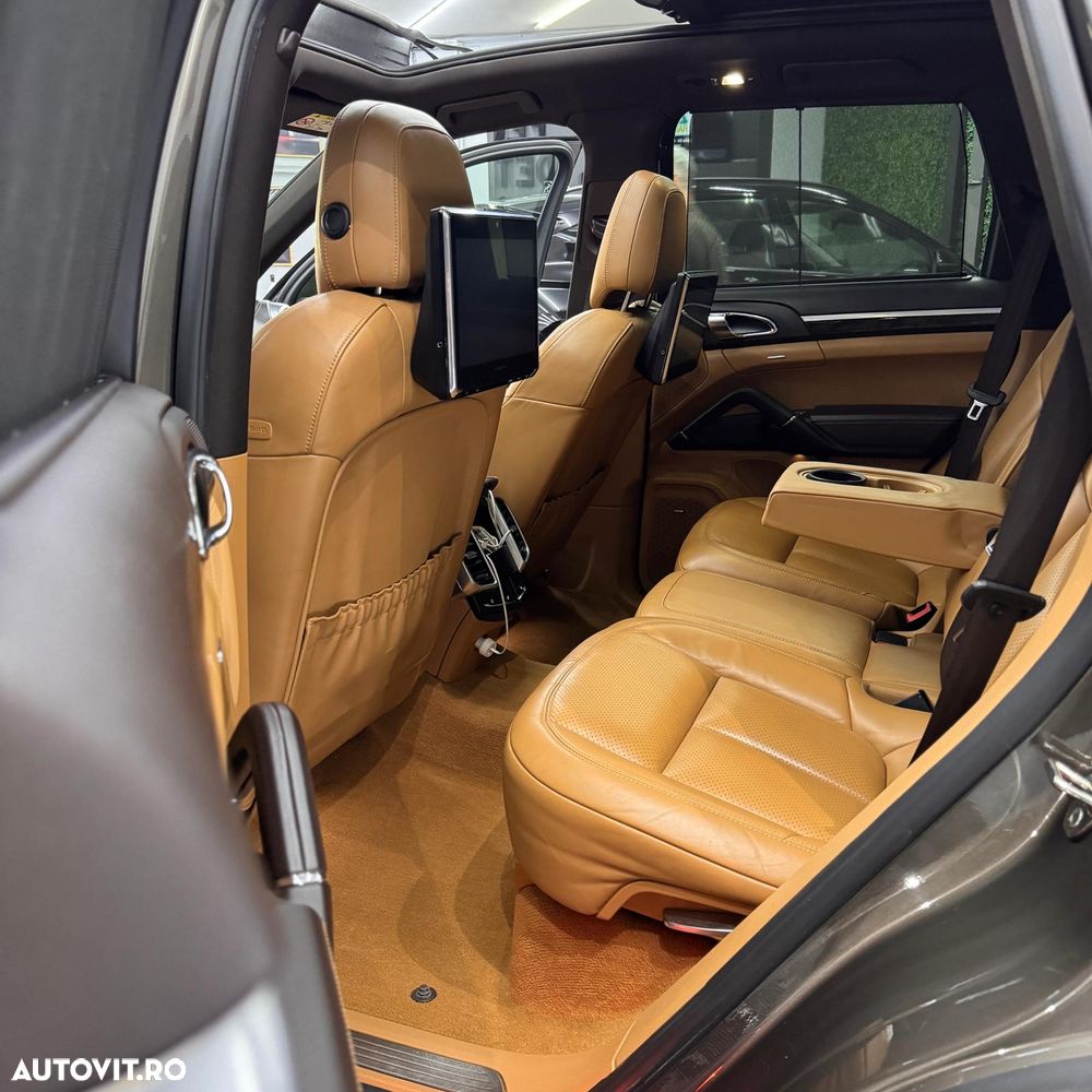 Porsche Cayenne - 12