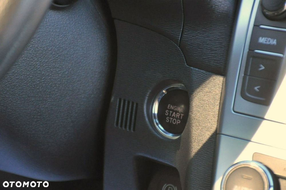 Toyota Avensis - 35