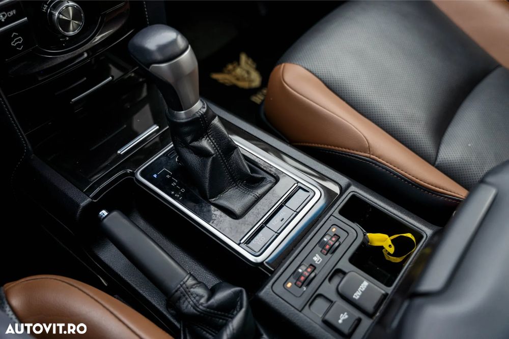 Toyota Land Cruiser 2.8l D-4D 204 CP A/T 7 locuri Luxury AVS Black - 24