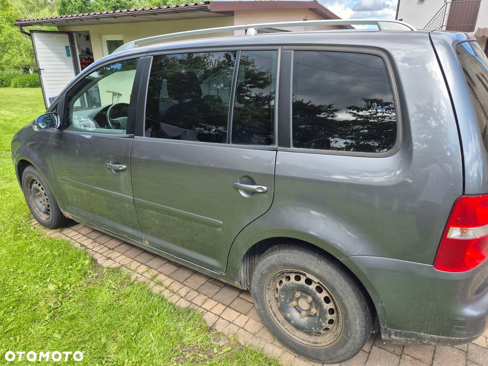Volkswagen Touran 2.0 TDI Highline DSG - 2