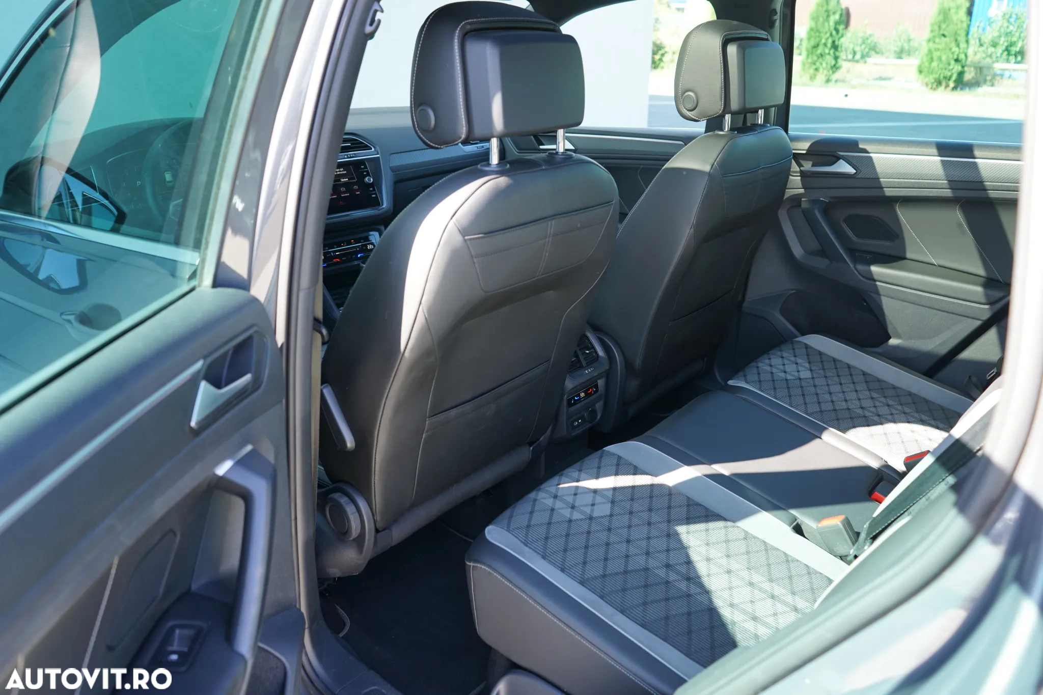 Volkswagen Tiguan - 31