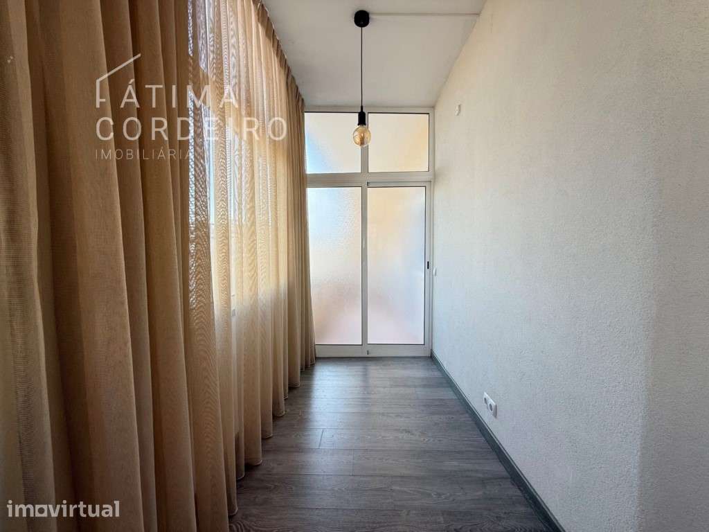 T2 remodelado, localizado no coração da Praça Gil Vicente - Grande imagem: 5/19