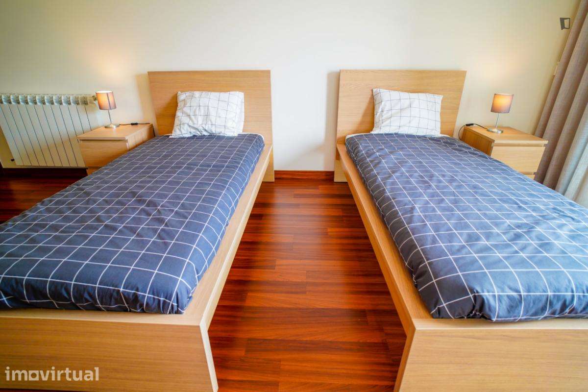 Quarto - localizado em Paranhos Porto - Grande imagem: 5/10