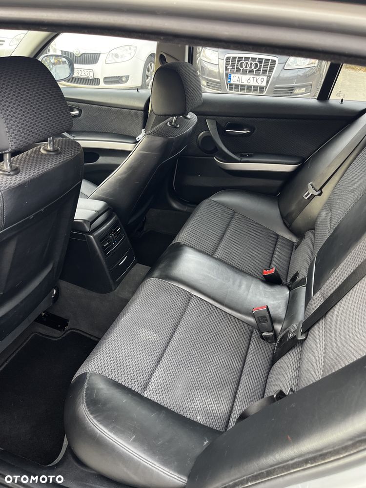 BMW Seria 3 320i - 12