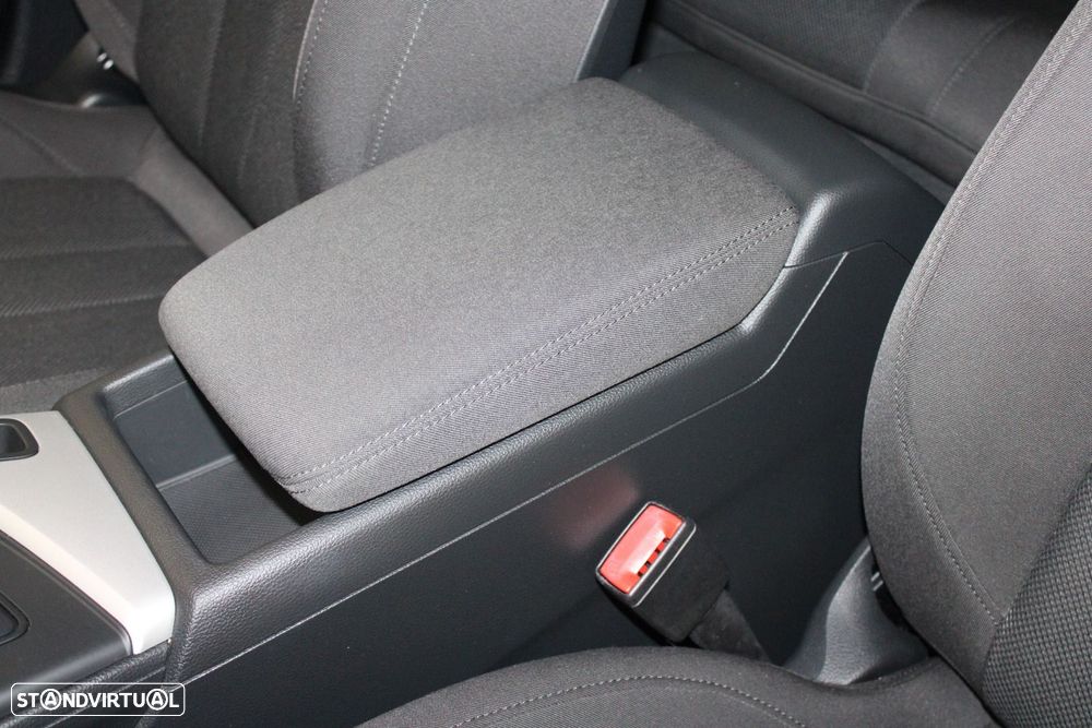 Audi A4 Avant 30 TDI S tronic — fotografia 32