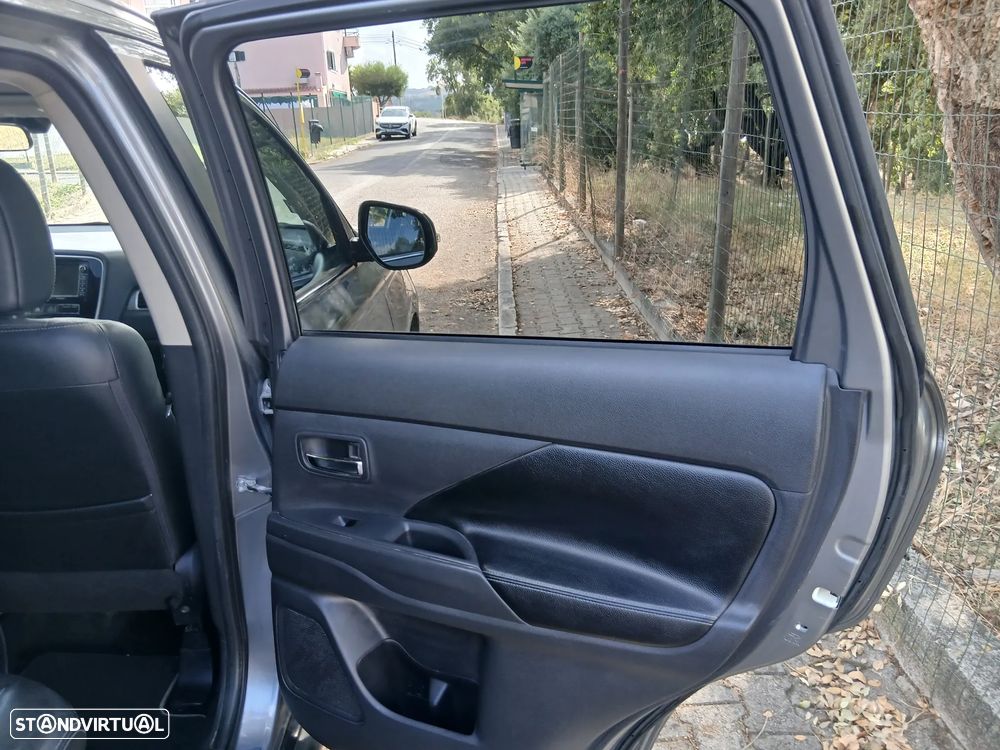 Mitsubishi Outlander 2.2 DI-D Instyle Navi - 35