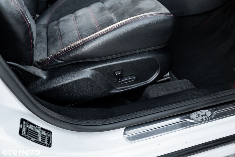 Ford Mondeo 2.0 EcoBoost Titanium - 25