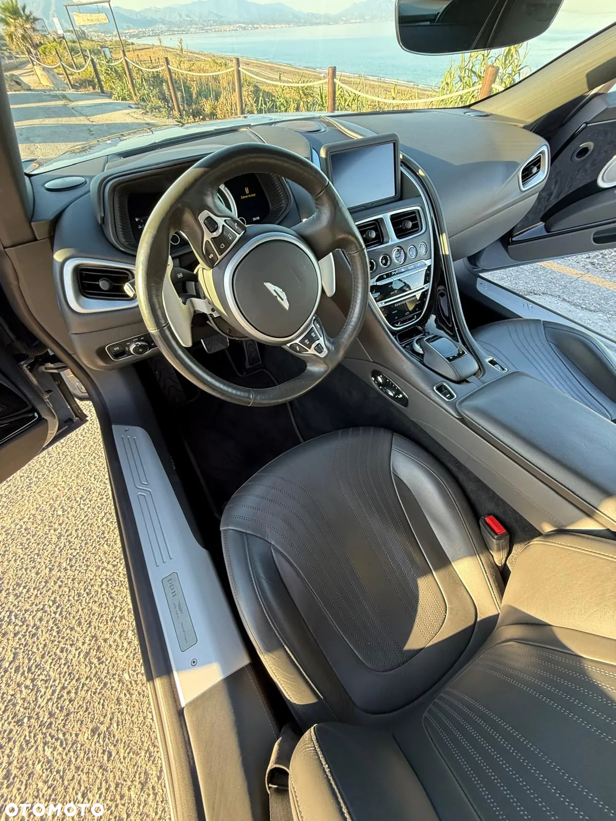 Aston Martin DB11 V8 Volante - 6
