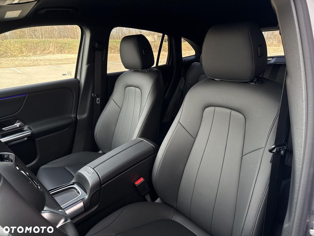 Mercedes-Benz EQA - 12