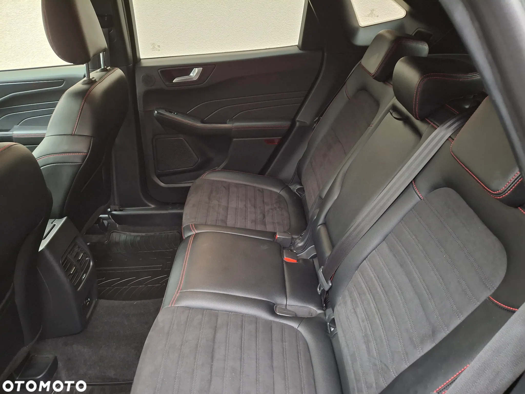 Ford Kuga 1.5 EcoBoost ST-LINE X - 6