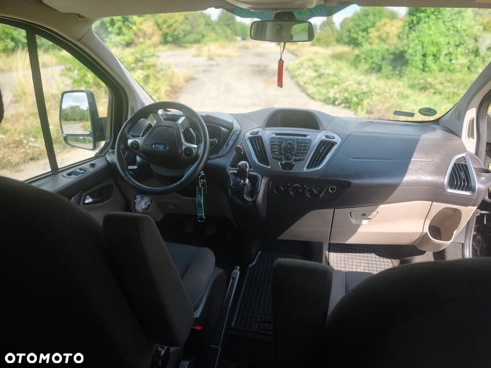Ford Tourneo Custom - 9