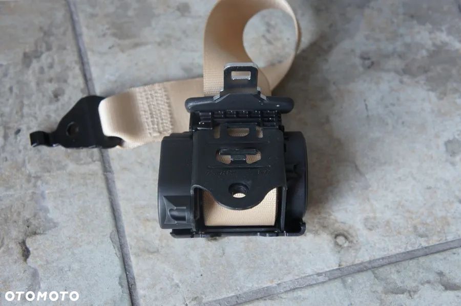 NR 170 Pas tylny środkowy do Audi A6 4G 623493800C - 4