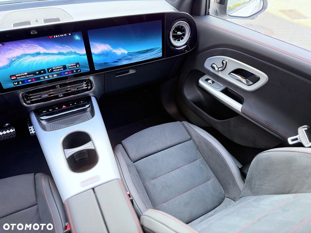 Mercedes-Benz GLB - 11