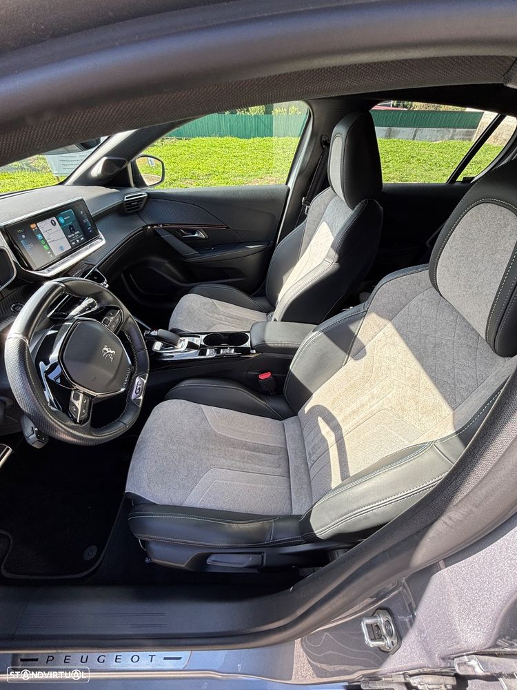 Peugeot e-208 GT - 13