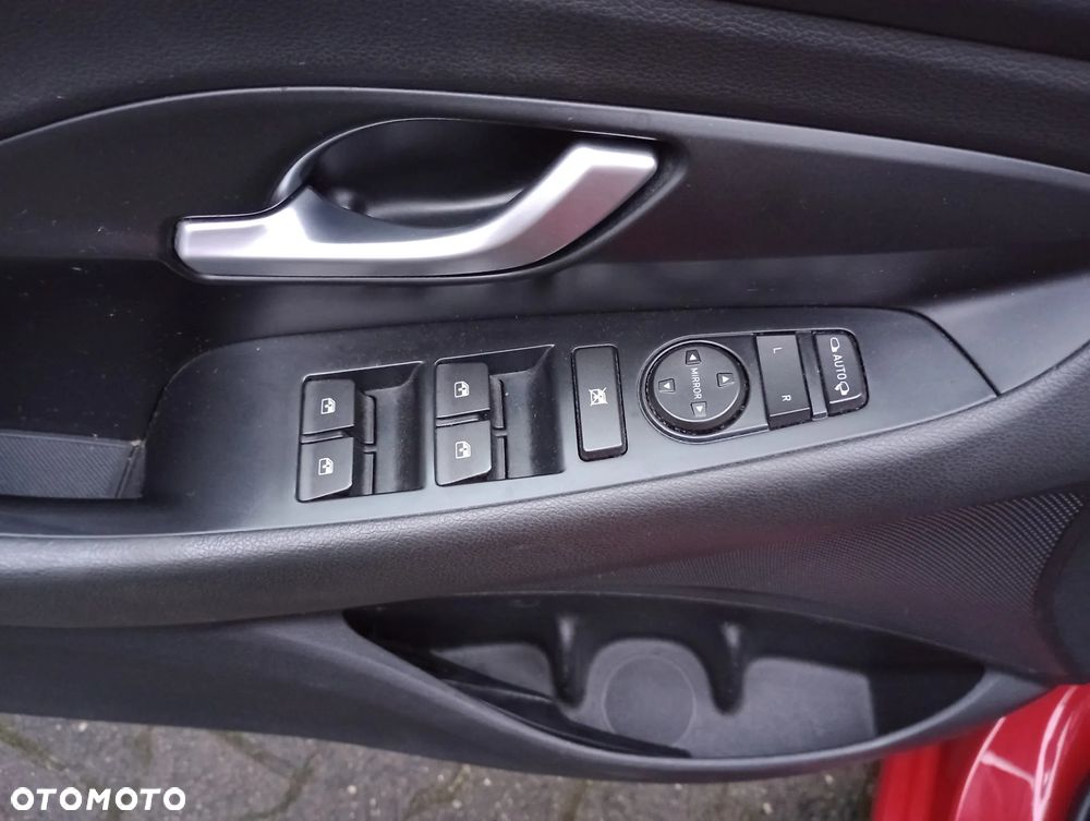 Hyundai i30 1.4 Premiere Comfort - 13