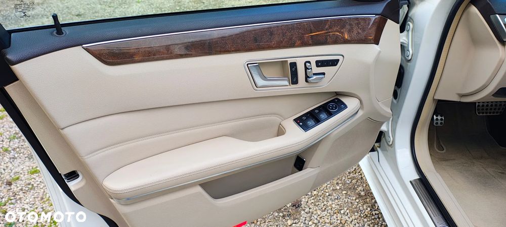 Mercedes-Benz Klasa E 350 4Matic BlueEFFICIENCY 7G-TRONIC Avantgarde - 22