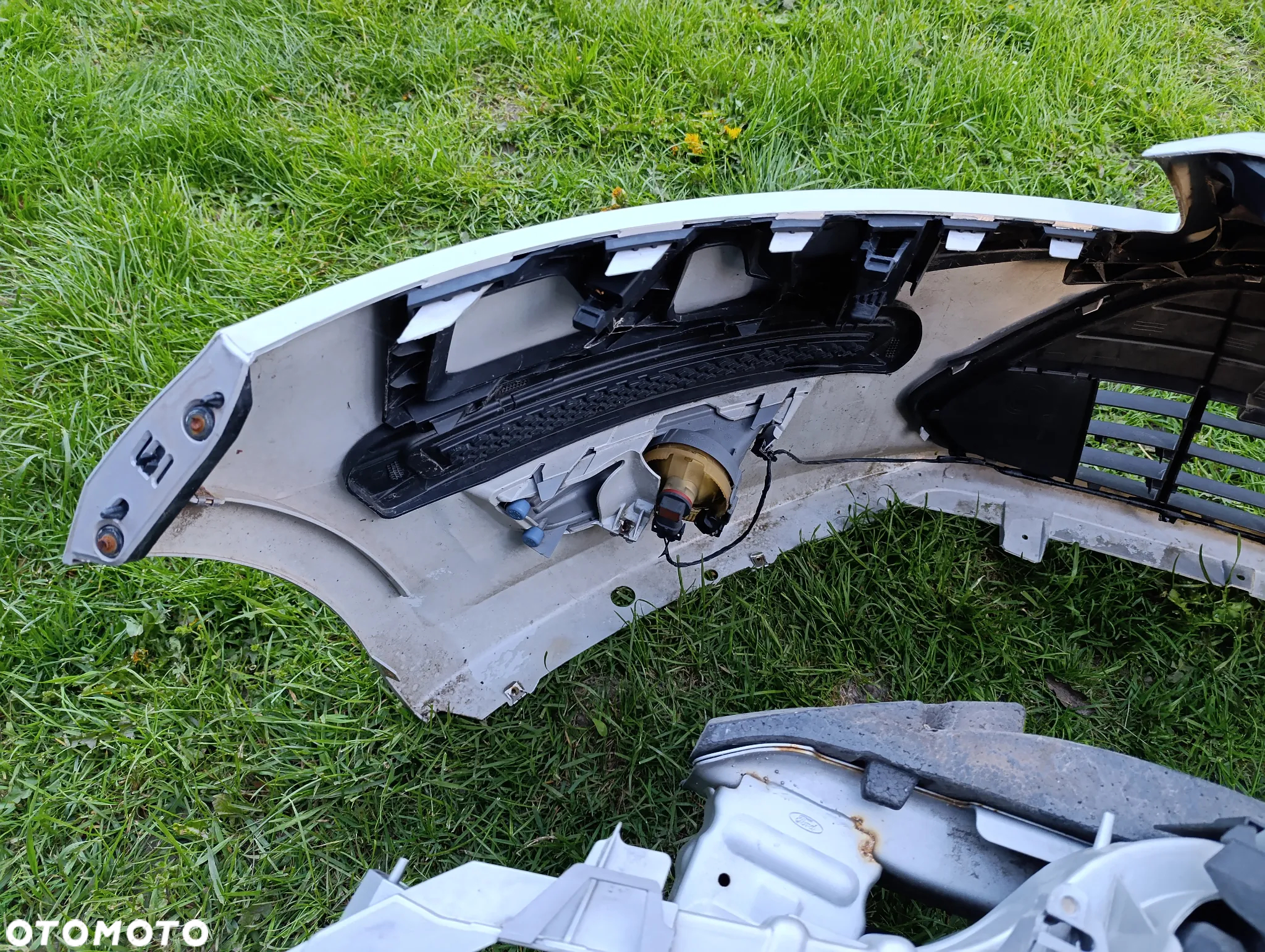 ZDERZAK OKULAR PAS PRZÓD MONDEO MK4 LIFT - 6