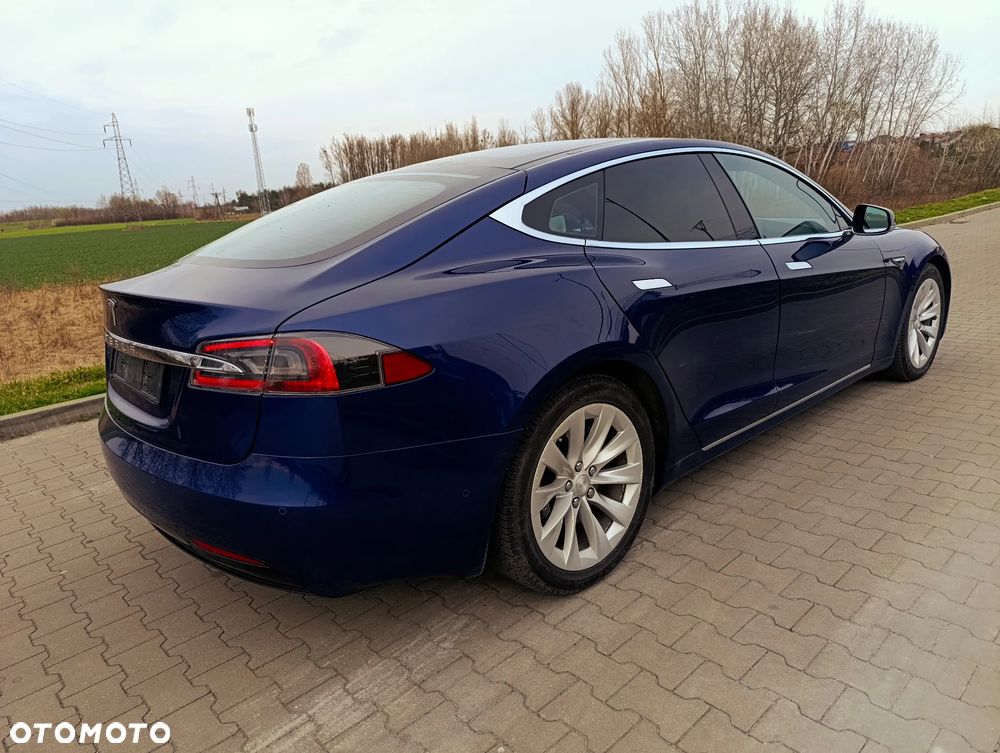 Tesla Model S - 21