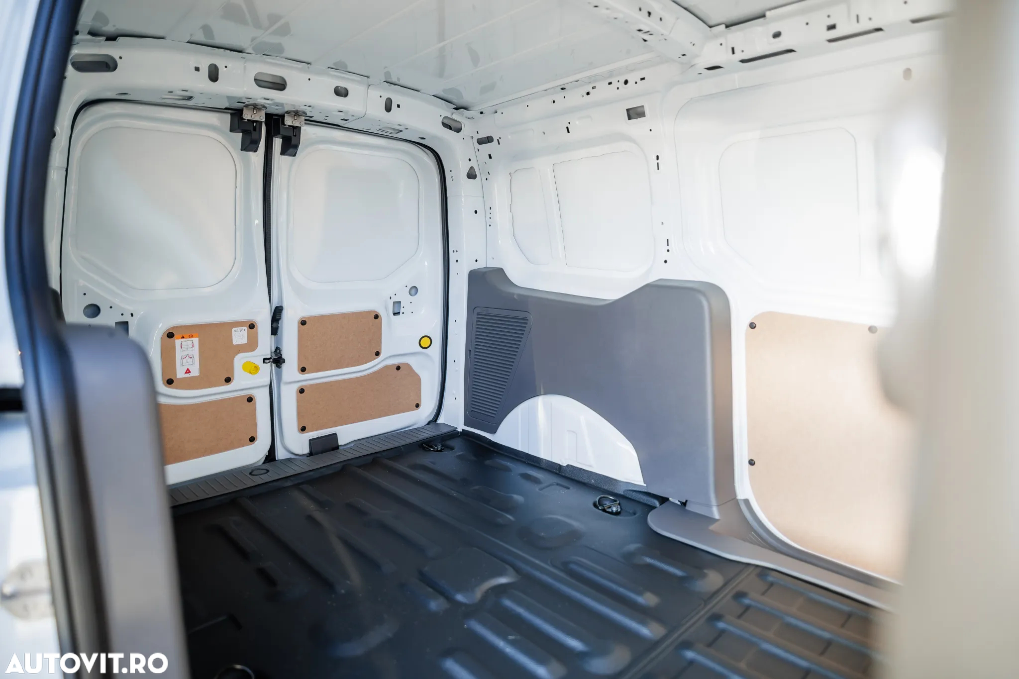 Ford Transit Connect - 14