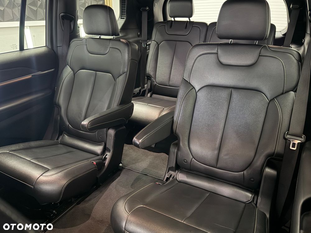 Jeep Grand Cherokee - 24