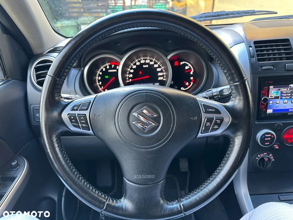 Suzuki Grand Vitara 2.4 De Luxe - 22
